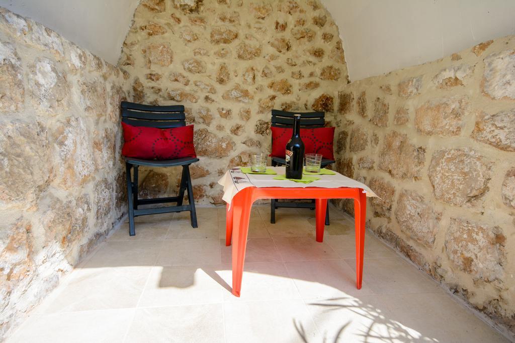 Lara Apartment