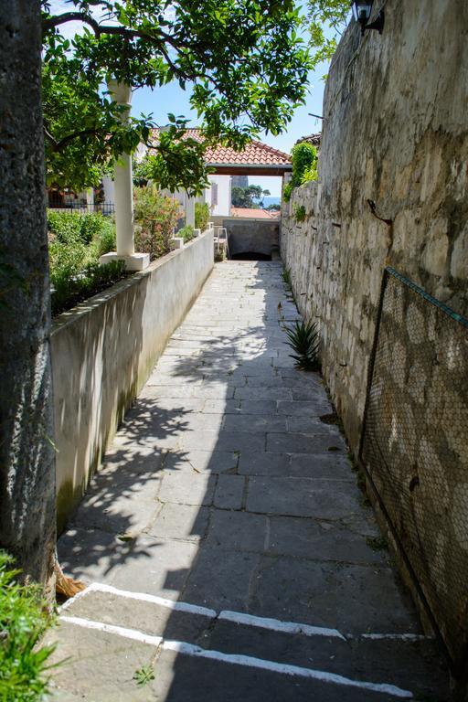 Lara Apartman