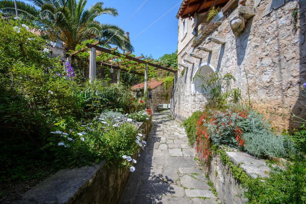 Apartman Lara *